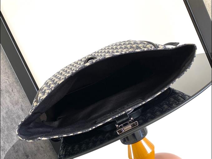 2025228Y550P203431777