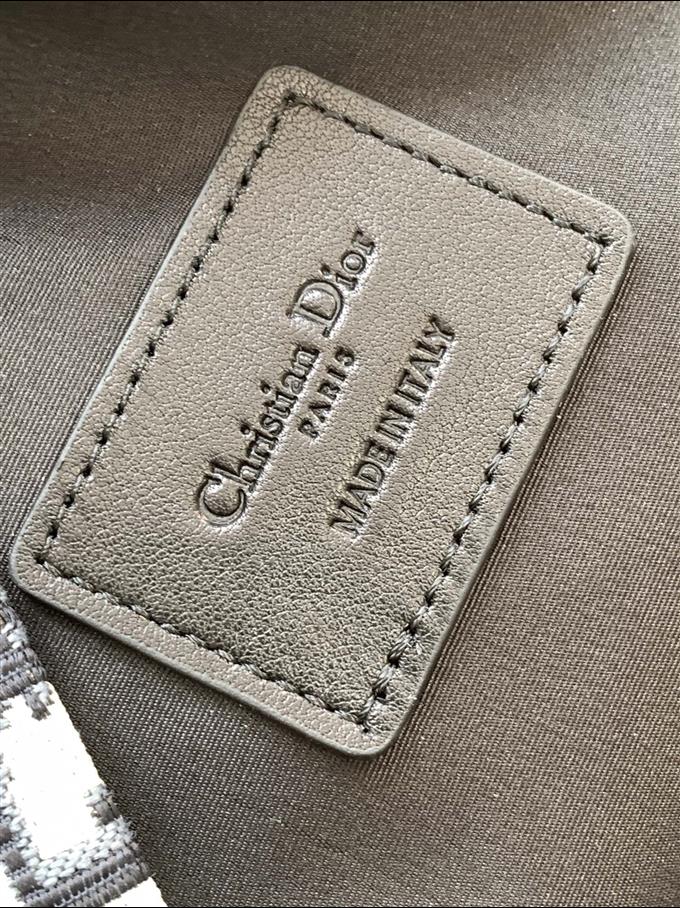 2025228Y600P203351911