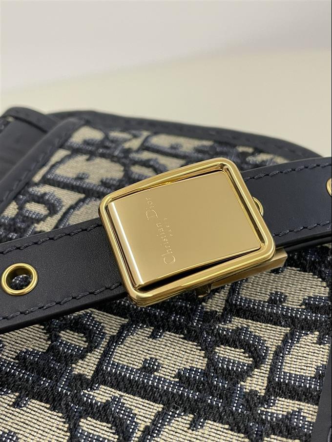 2025228Y550P21011520