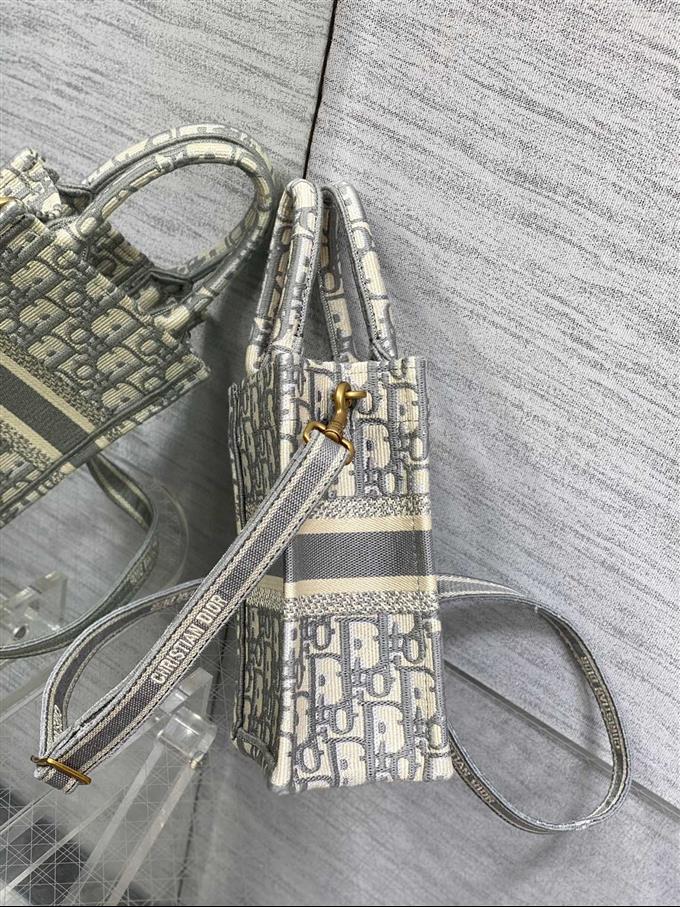 2025228Y380P212210633