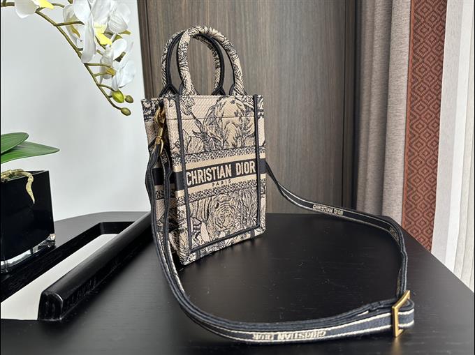 2025228Y380P212210744