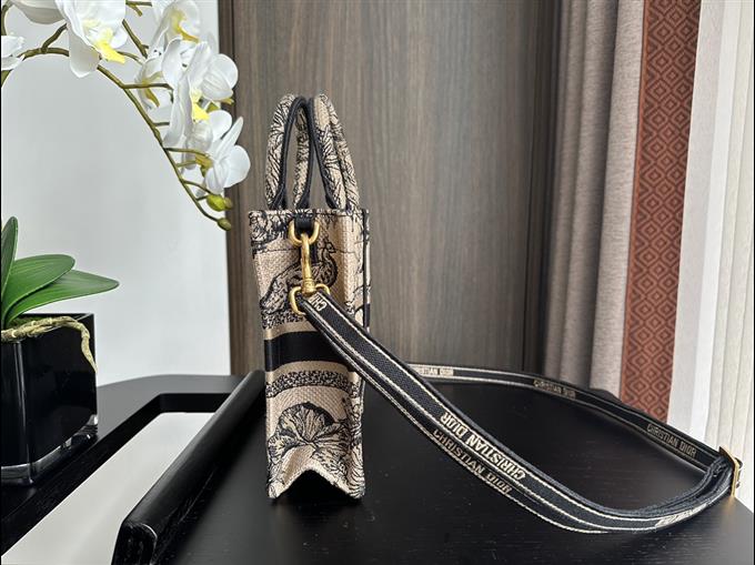 2025228Y380P212210760