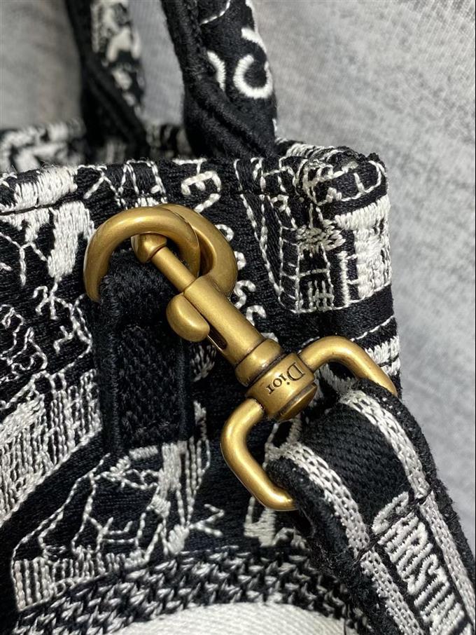 2025228Y380P212210935