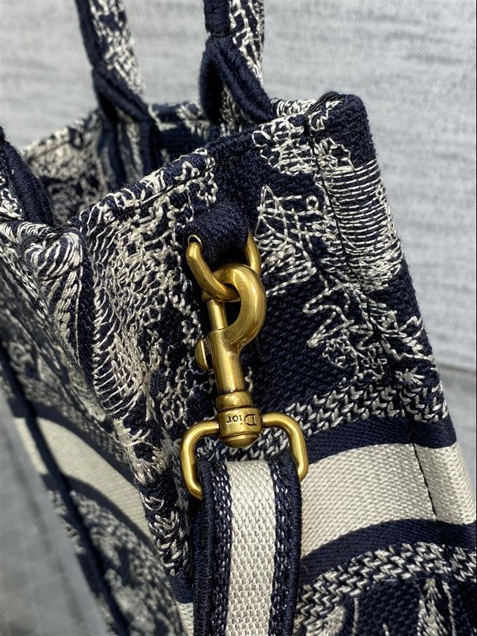 2025228Y380P212211235