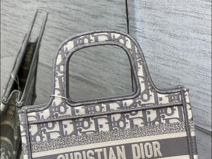 2025228Y500P203748980