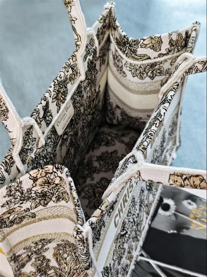 2025228Y500P20383231