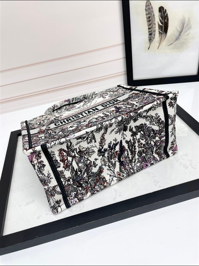 2025228Y550P203749543