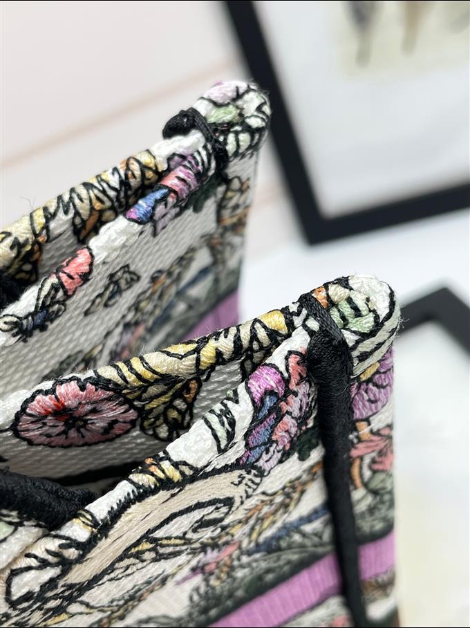 2025228Y550P203749716