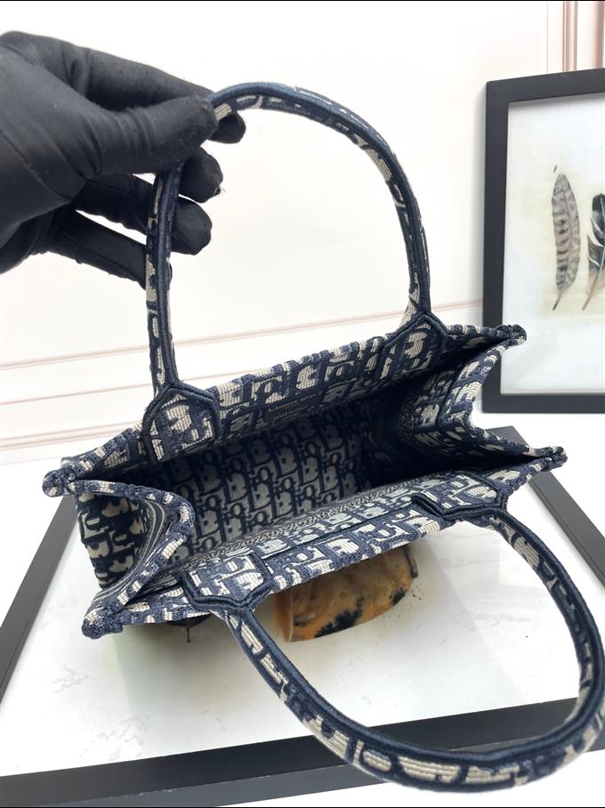 2025228Y550P203750982