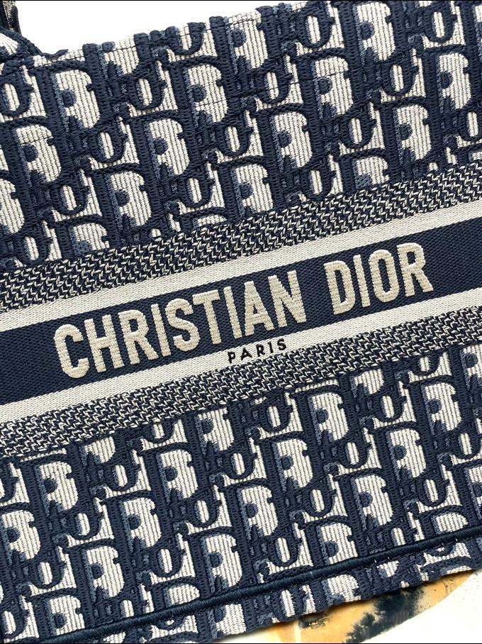 2025228Y550P203750998