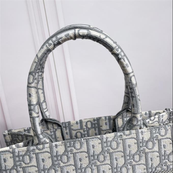 2025228Y550P203751356