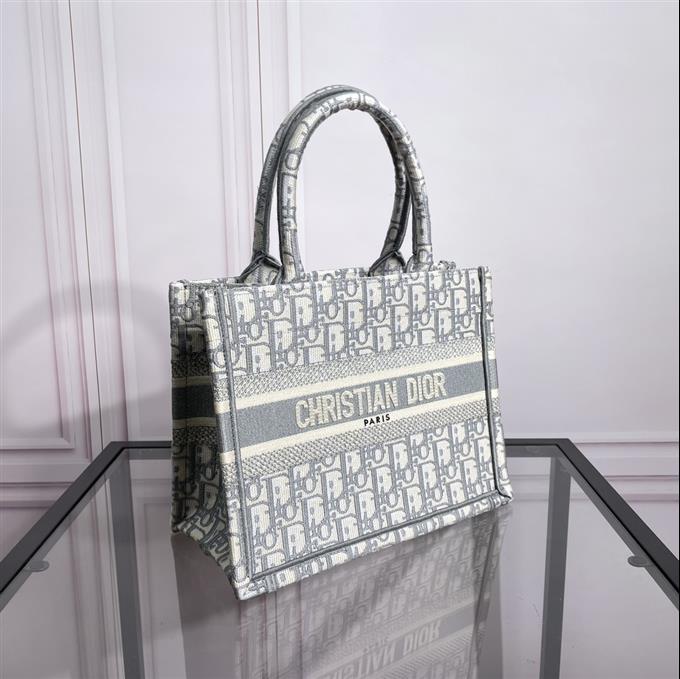 2025228Y550P203751372