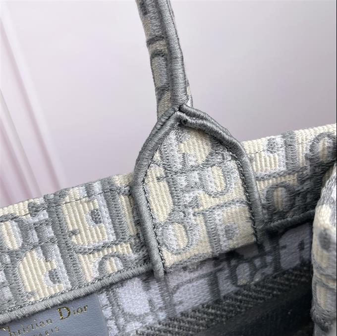 2025228Y550P203751419