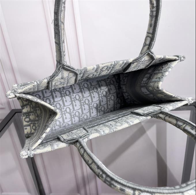 2025228Y550P203751451