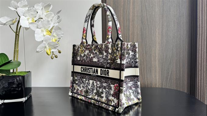 2025228Y550P20382740