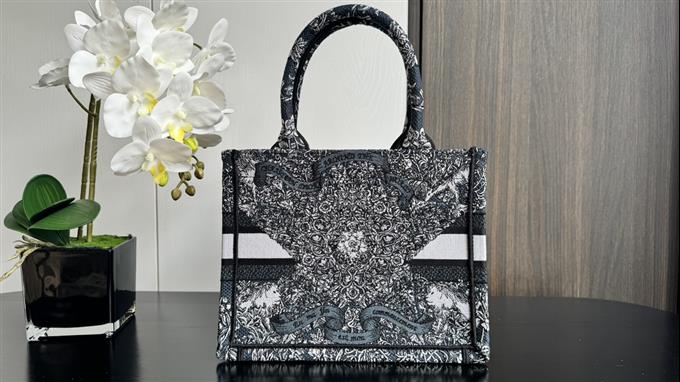 2025228Y550P20382900