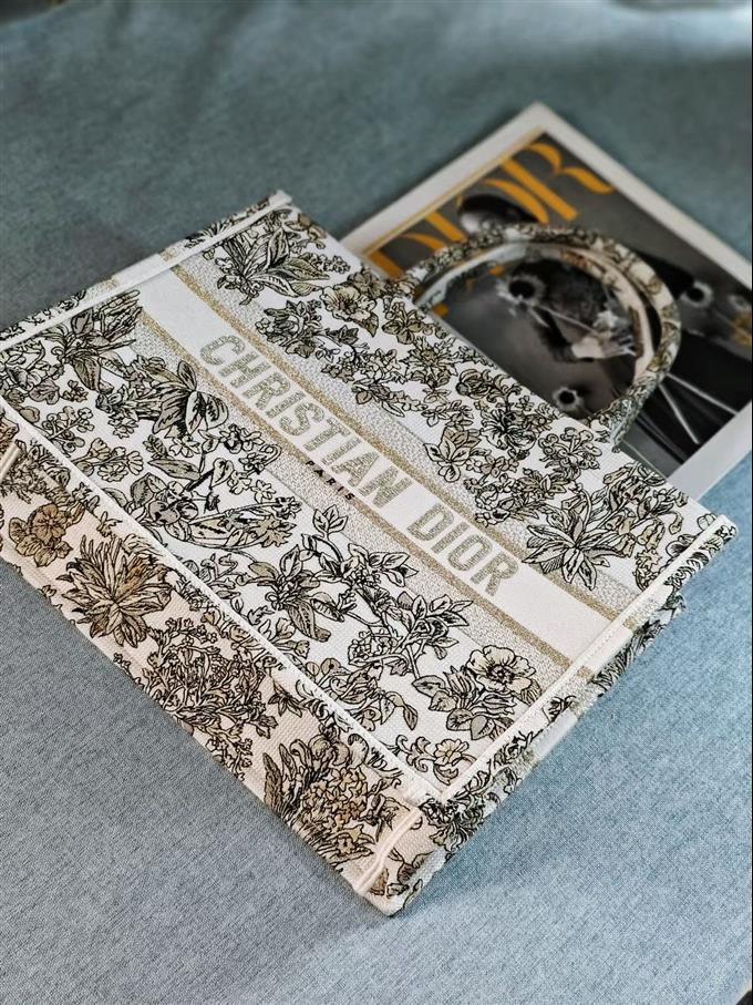 2025228Y550P203832393