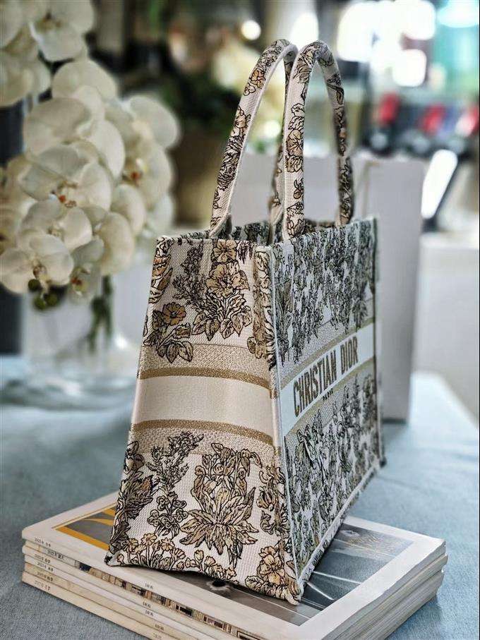 2025228Y550P203832565