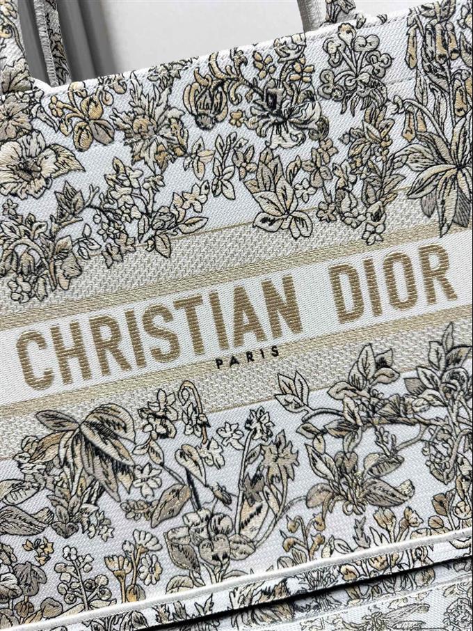 2025228Y550P203832769