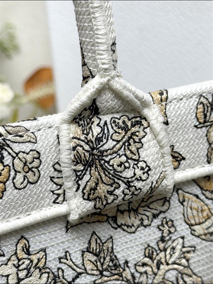 2025228Y550P203832846