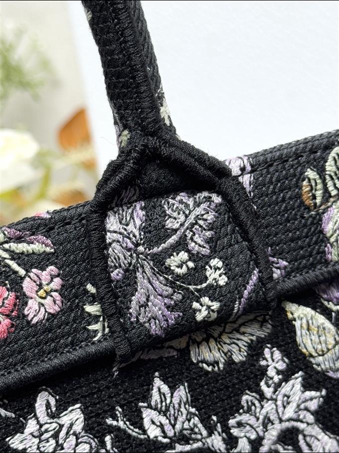 2025228Y550P203832988