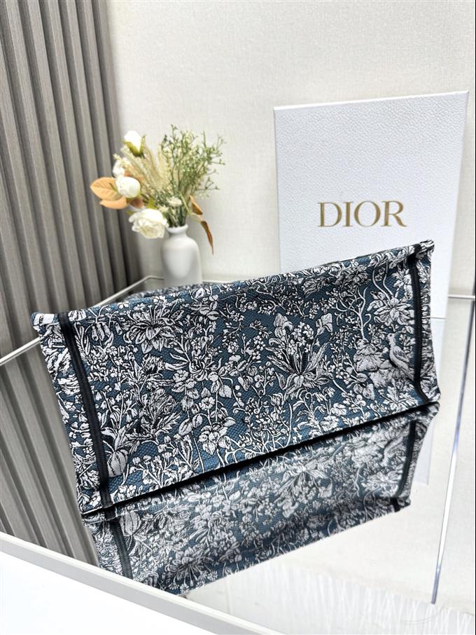 2025228Y550P203833241