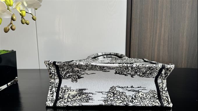 2025228Y550P20383359