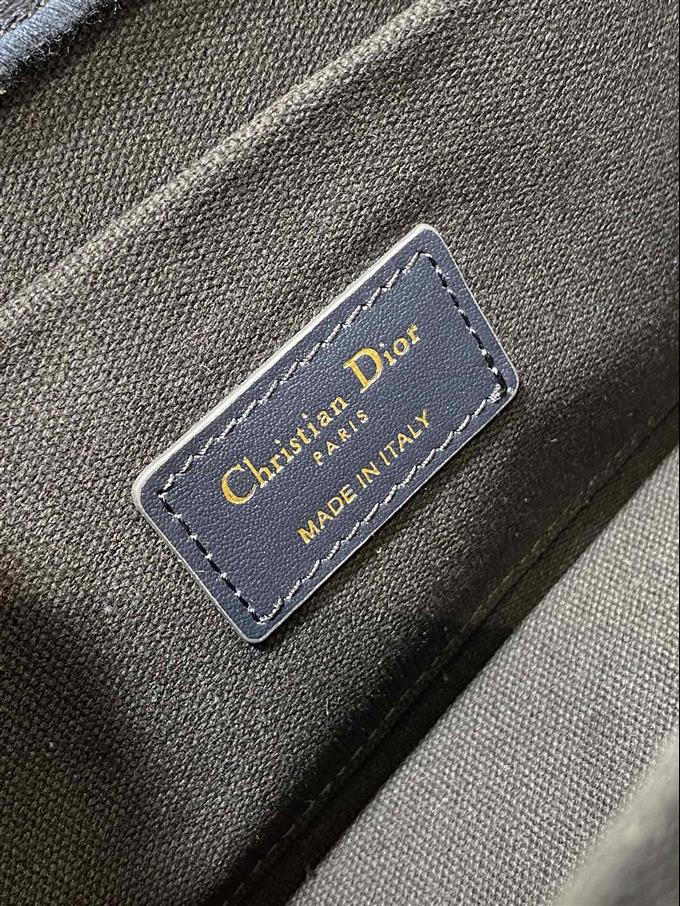 2025228Y550P20383674