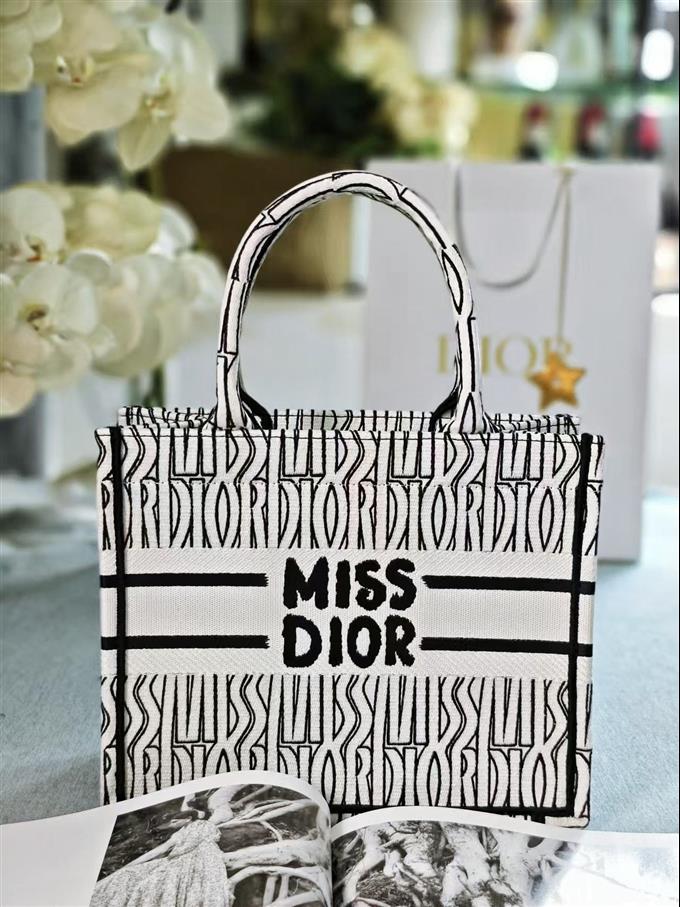 2025228Y550P20384399