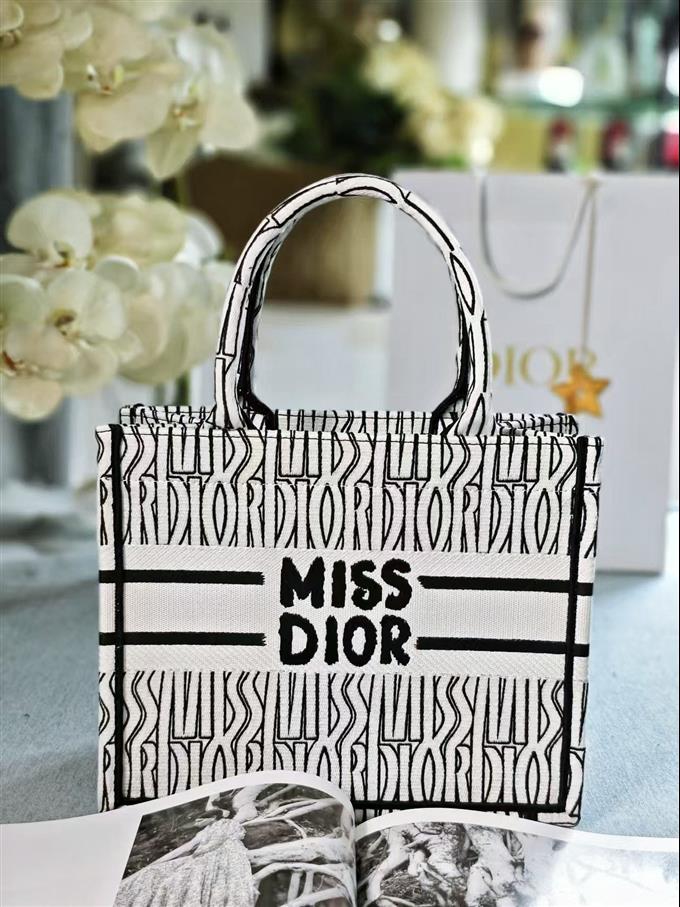 2025228Y550P20384415