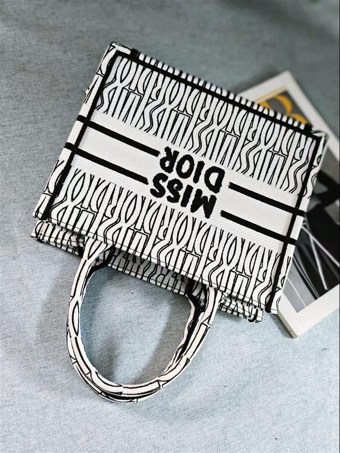 2025228Y550P20384477