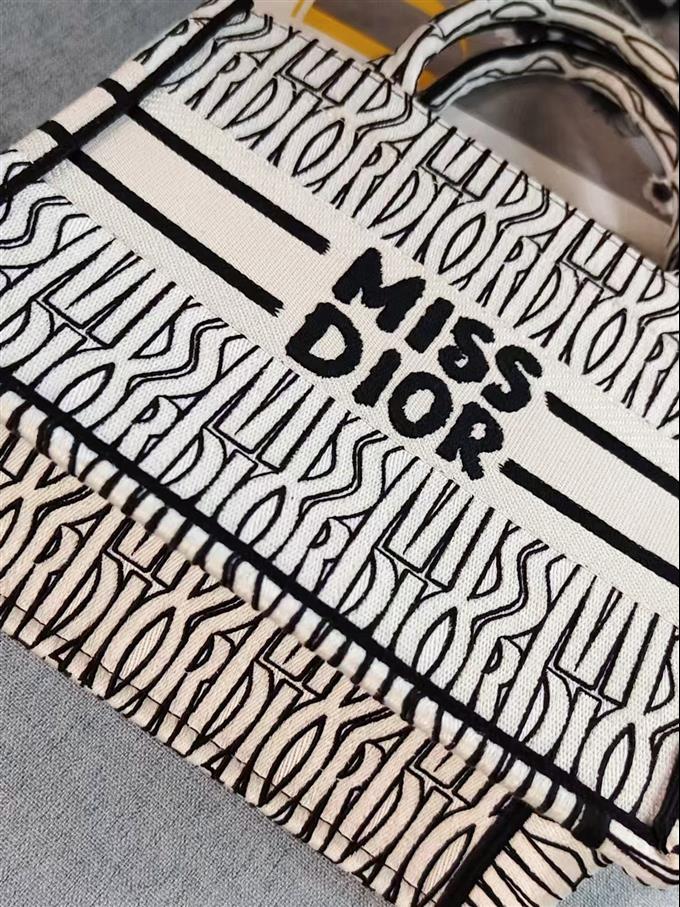 2025228Y550P20384508