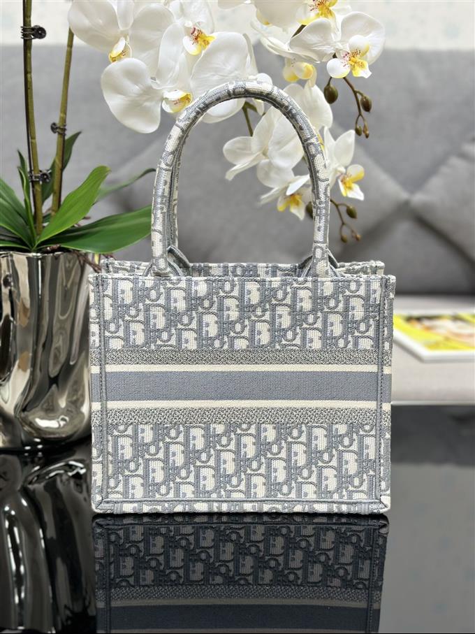 2025228Y550P20384978