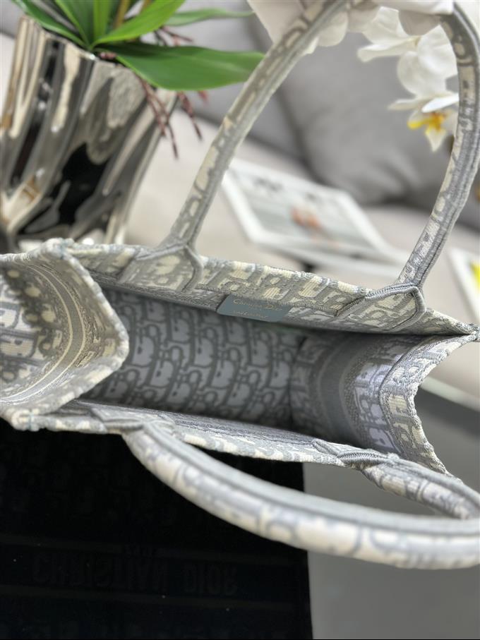 2025228Y550P20385353