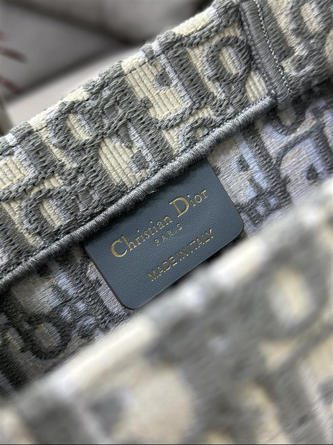 2025228Y550P20385369