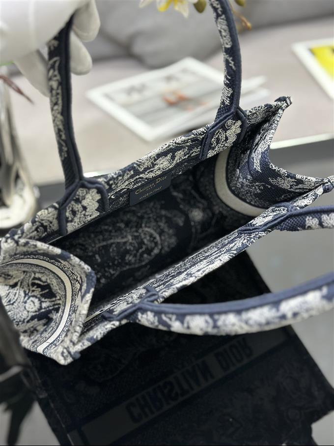 2025228Y550P20385780