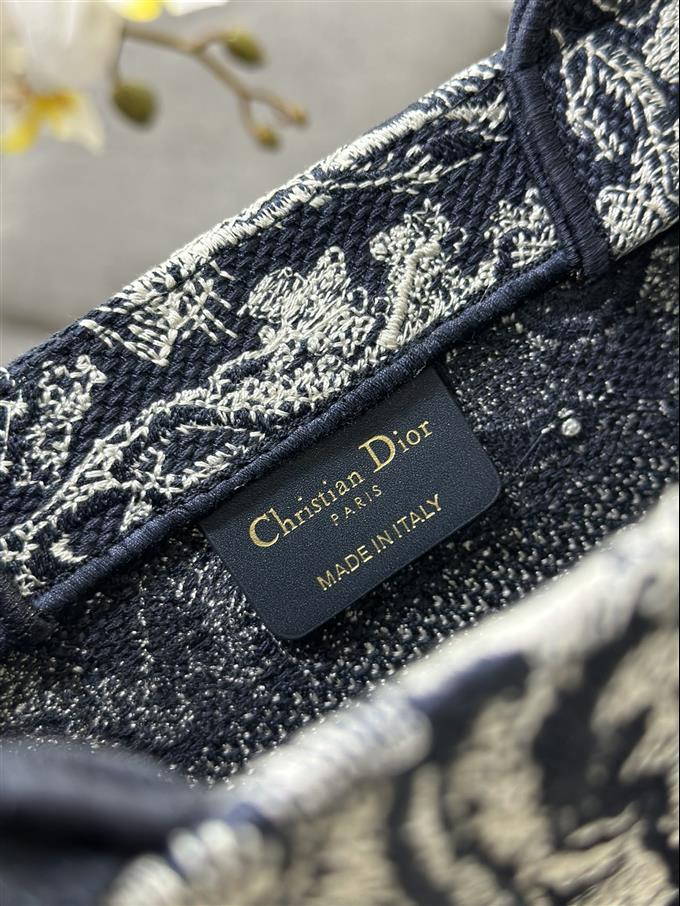 2025228Y550P20385796