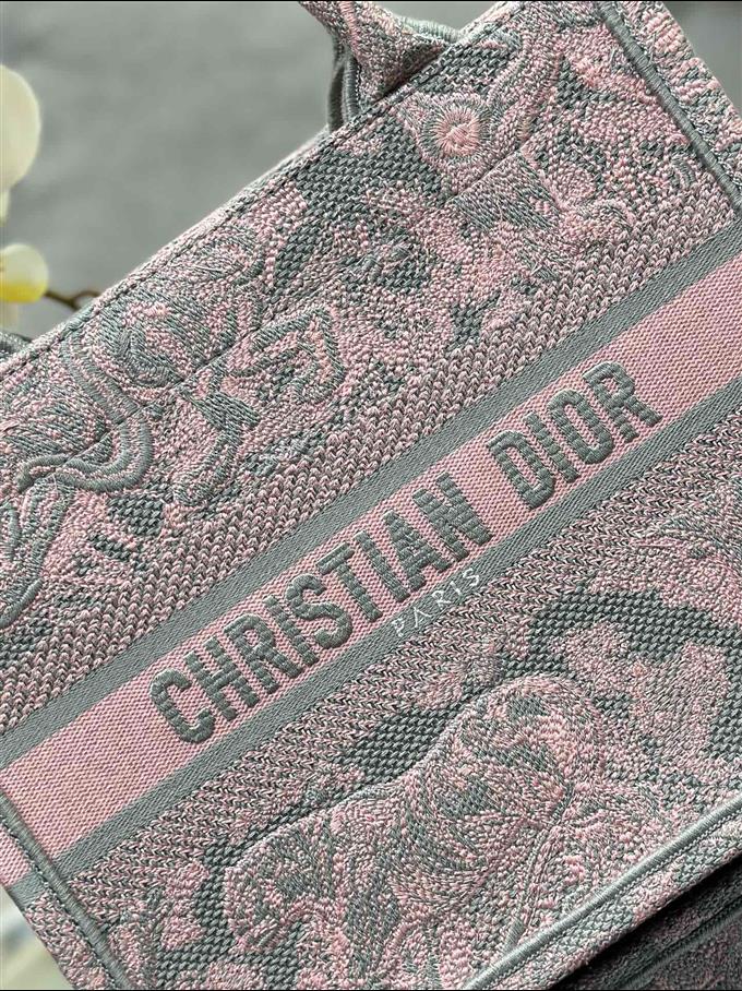 2025228Y550P20386300