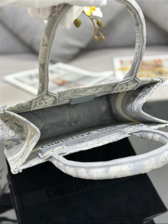 2025228Y550P20386488