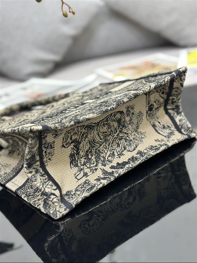 2025228Y550P20386566