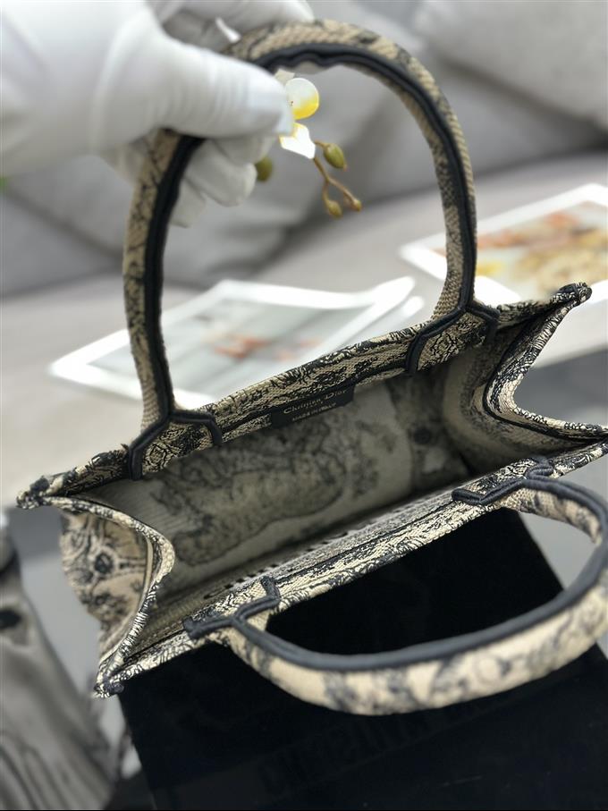 2025228Y550P20386629