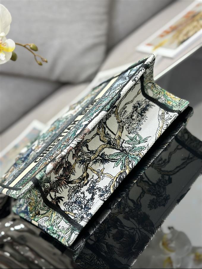 2025228Y550P20386973