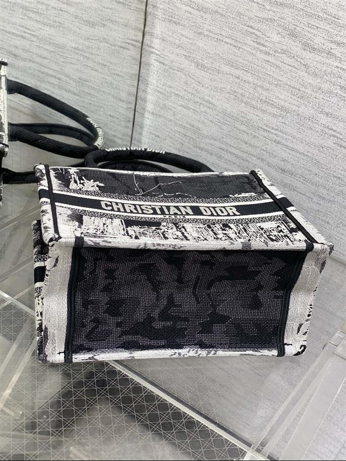 2025228Y550P20387887