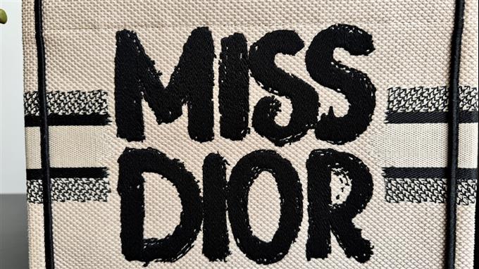 2025228Y550P20388378