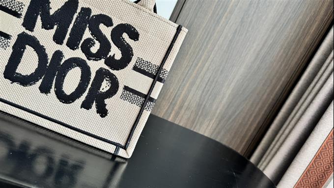 2025228Y550P20388441