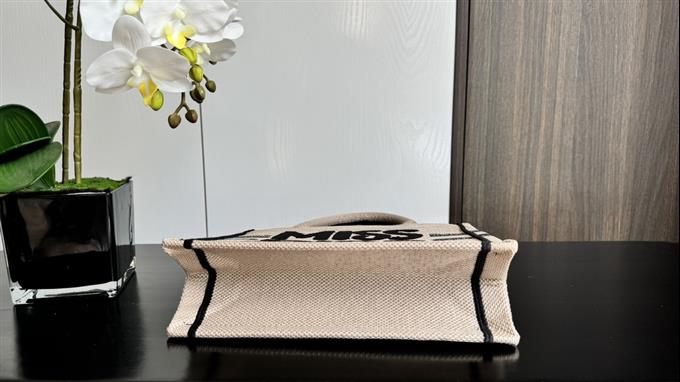 2025228Y550P20388457