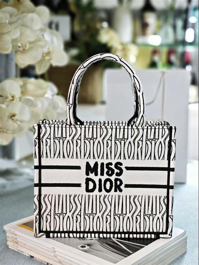 2025228Y550P20389630