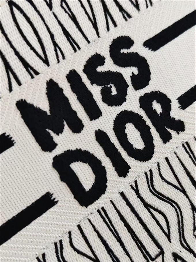 2025228Y550P20389691