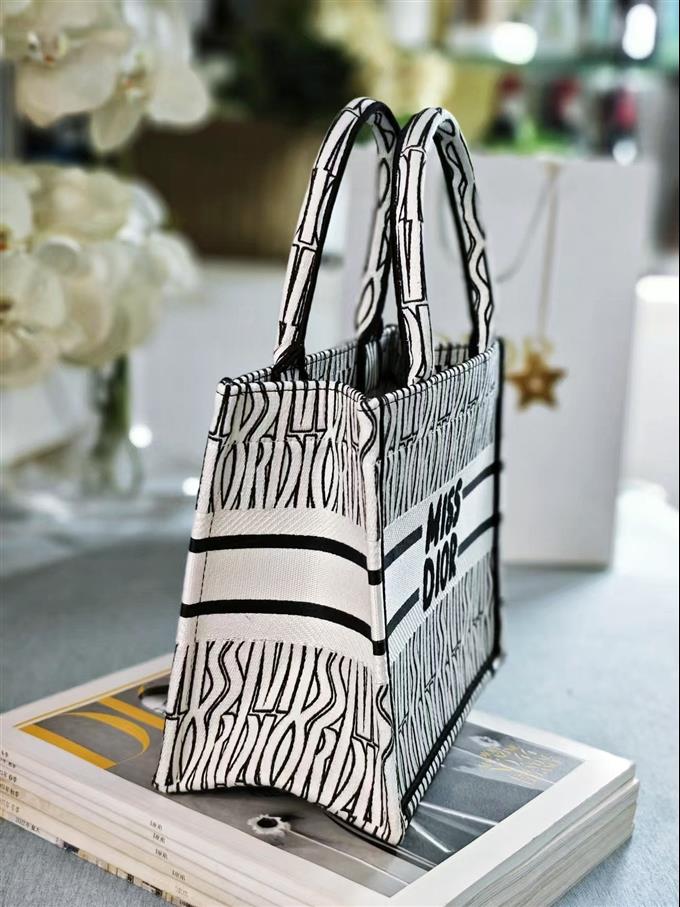 2025228Y550P20389722