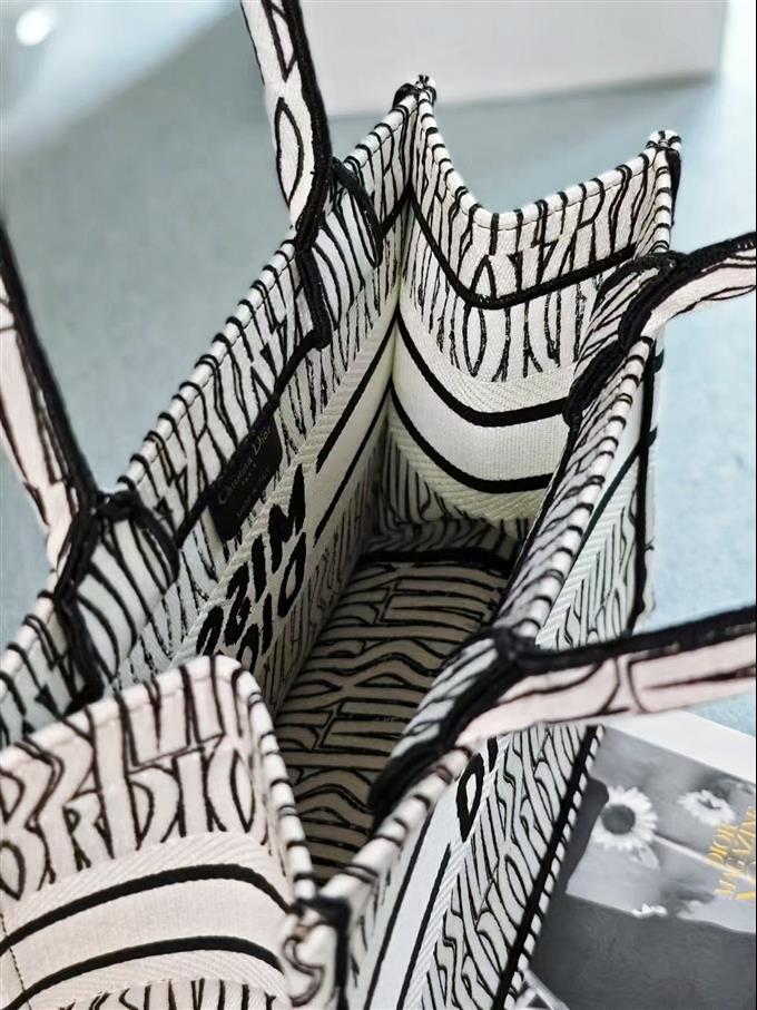 2025228Y550P20389754